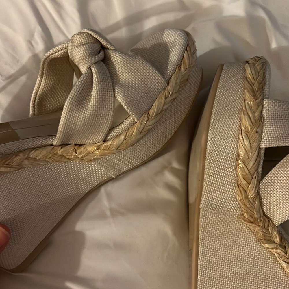 Brand new Doce Vita Wedges